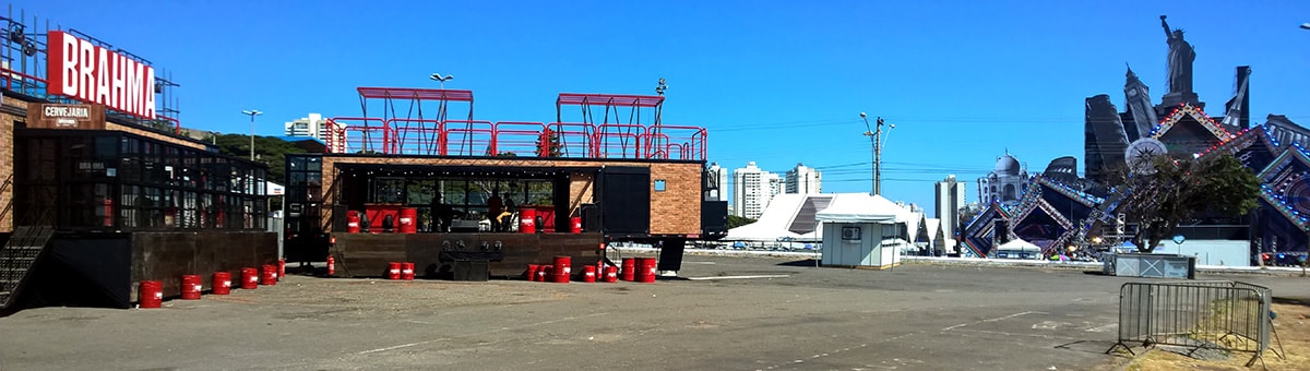 Museu e Carreta Brahma Sertanejo. Ao fundo, o maior palco do mundo no Villa Mix